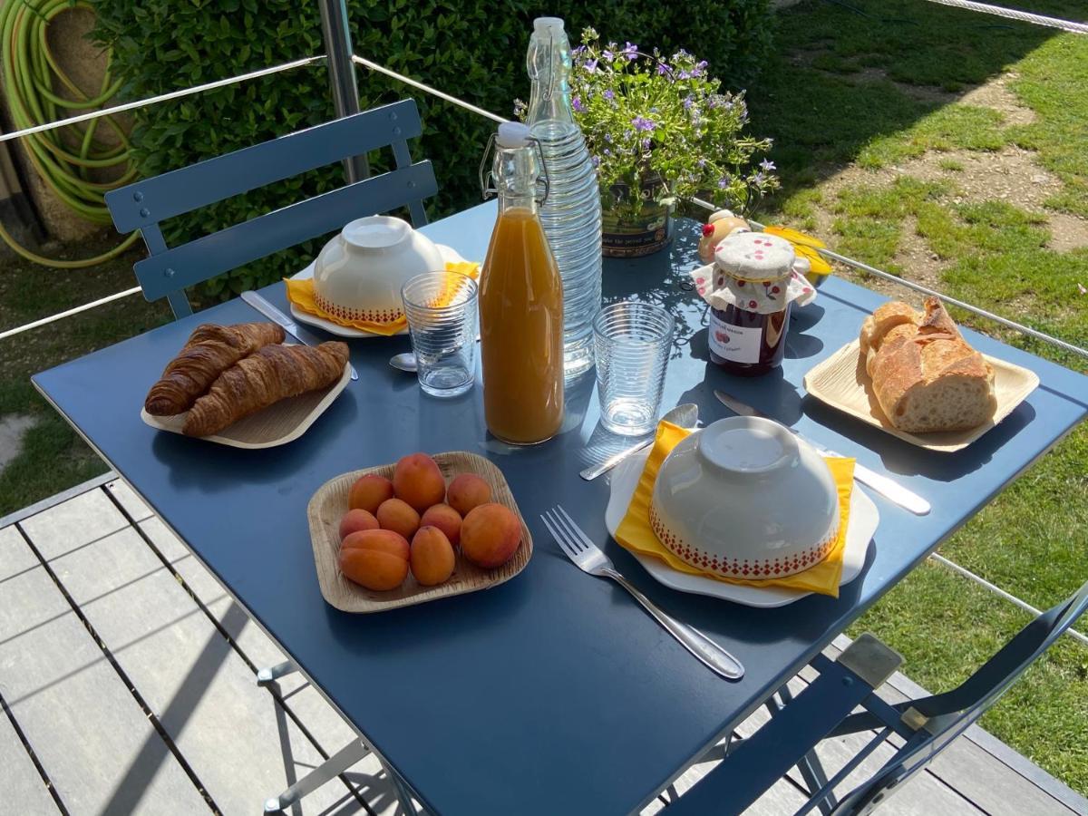 Chez Frederique Et Jean-Claude Hotel Les Taillades ภายนอก รูปภาพ